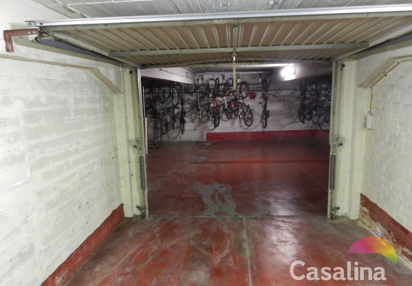 Closed garage for sale in Evere