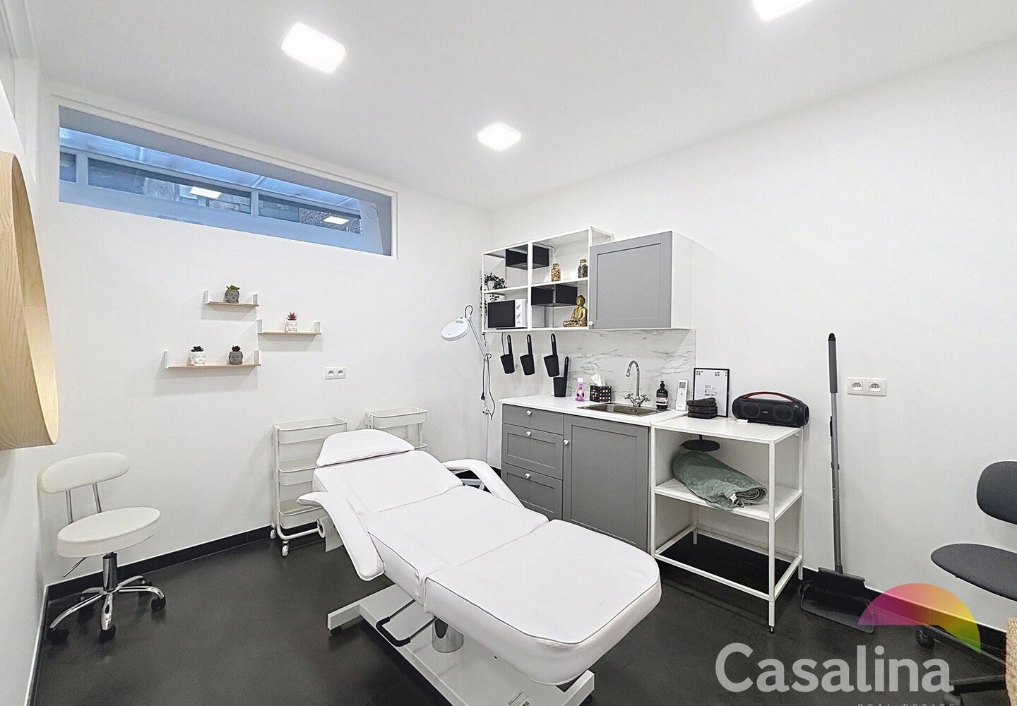 Coiffure/esthetique à louer à Evere