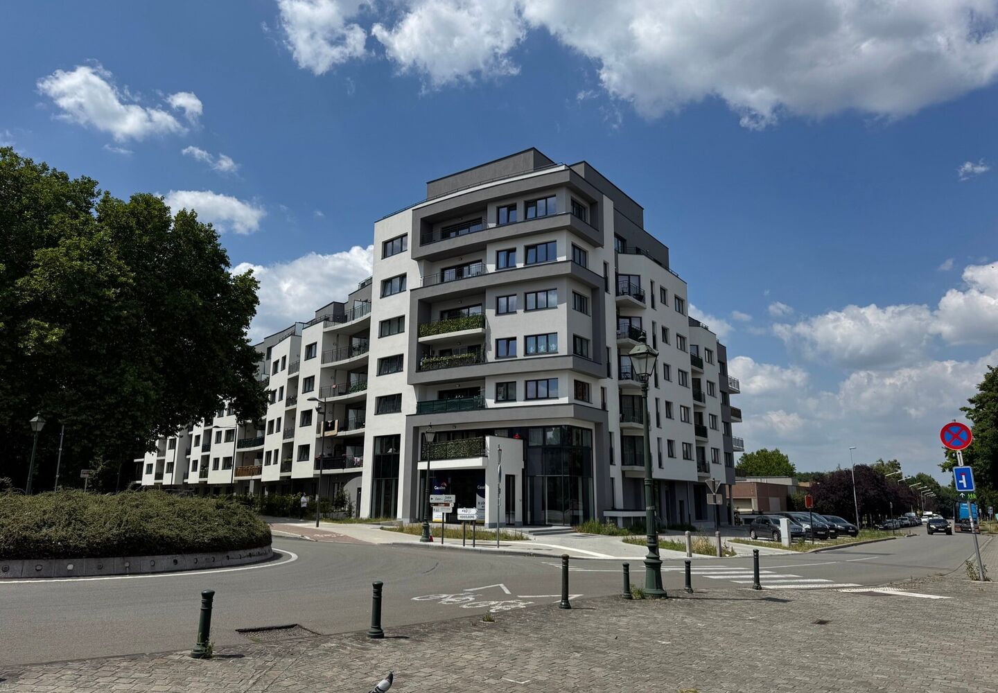 Commercieel gelijkvloers te huur in Evere