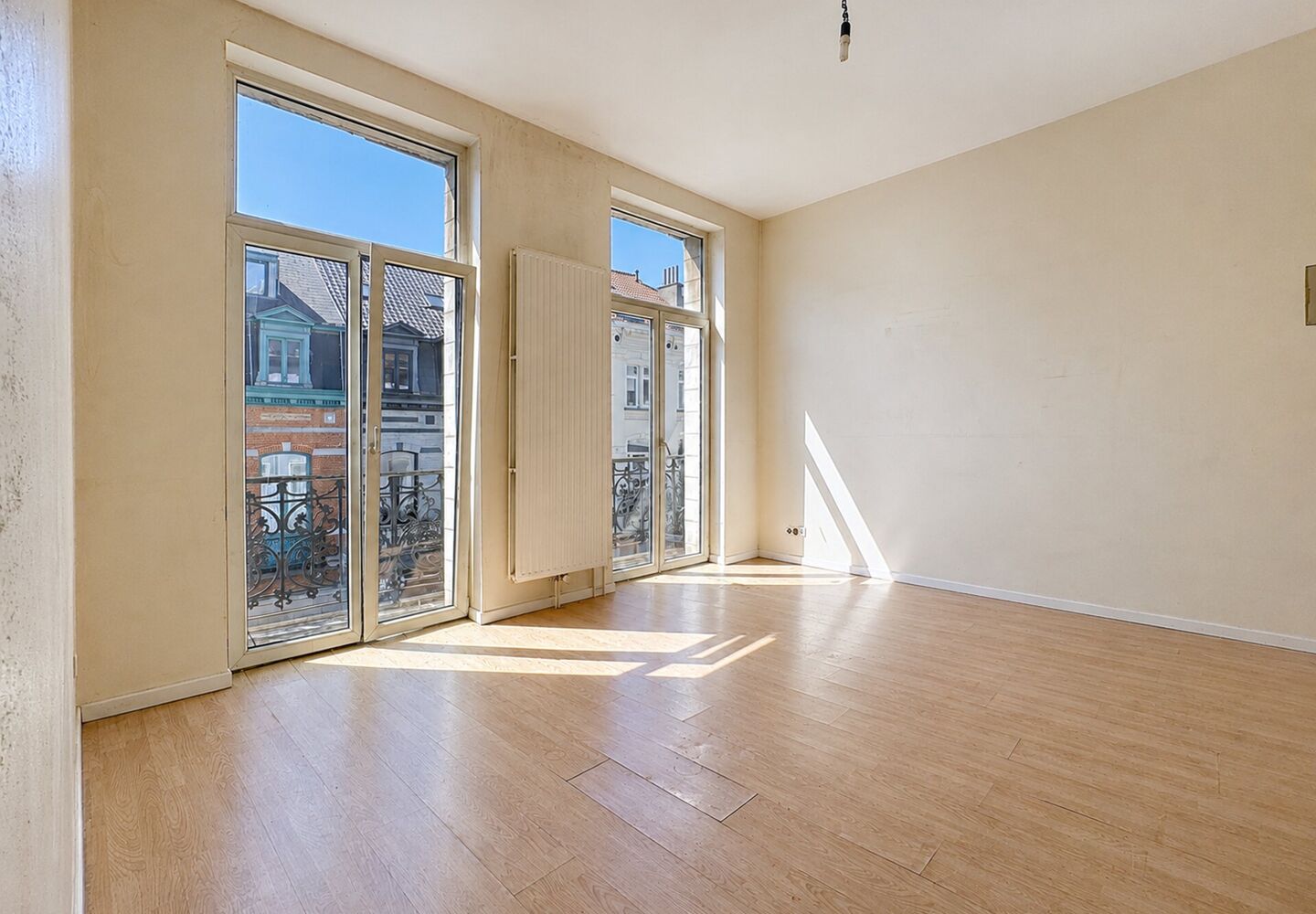 Immeuble mixte &agrave; vendre &agrave; Sint-Gillis