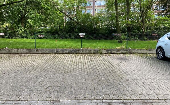 Buitenstaanplaats te huur in Schaerbeek