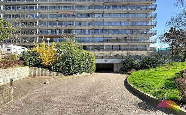 Closed garage for rent in Schaarbeek