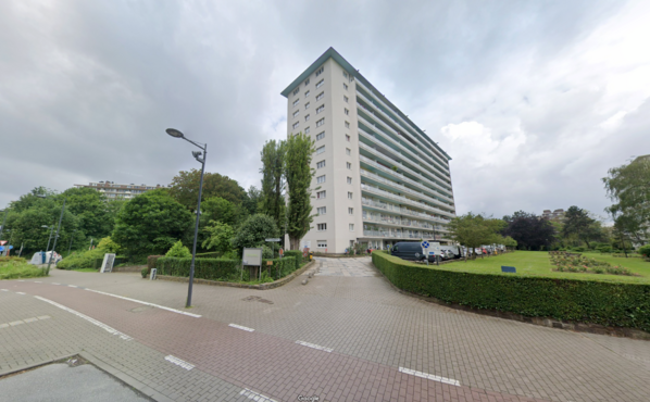 Closed garage for sale in Evere
