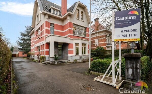 Gebouw voor gemengd gebruik te koop in Schaerbeek