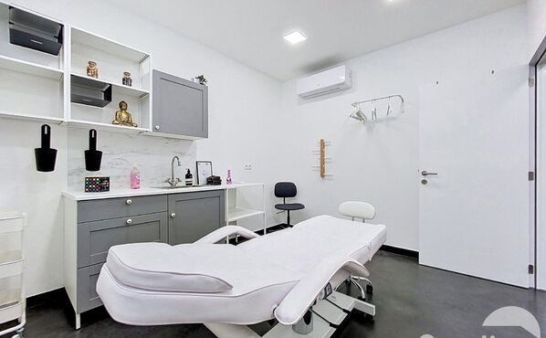 Hairstyle/beautician for rent in Evere